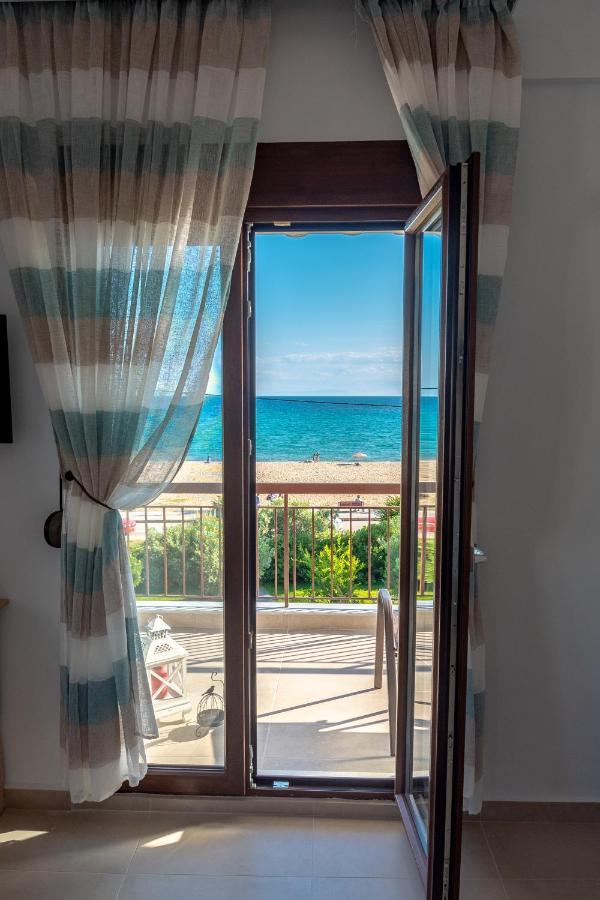 Dimi Seafront Apartment By Rentals Pro Services - Nea Moudania Extérieur photo