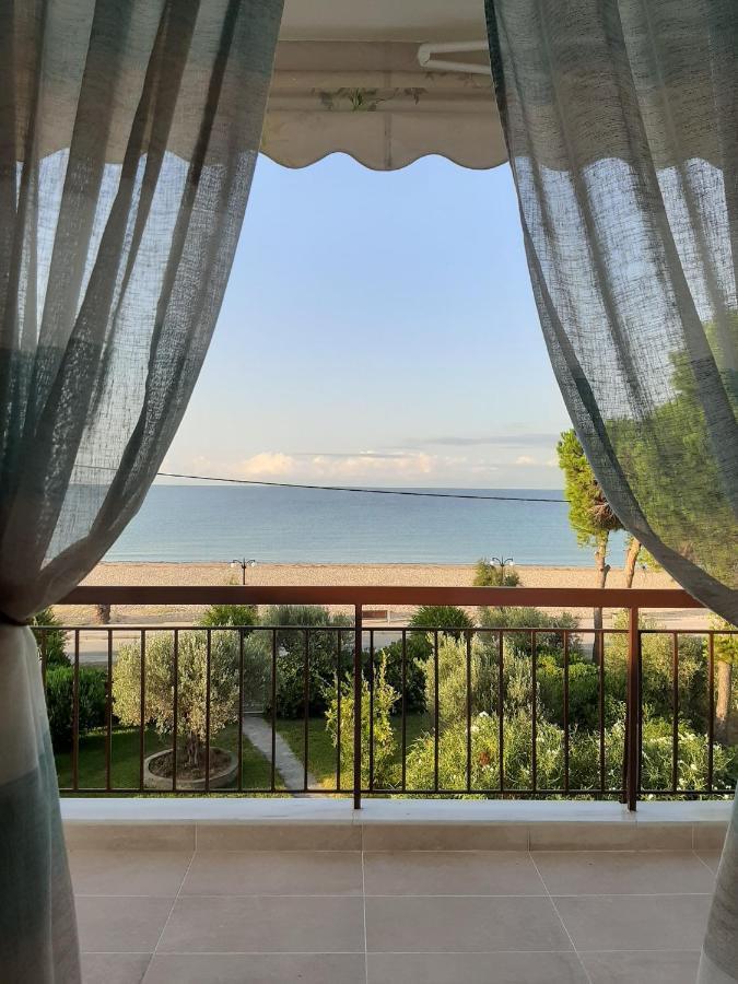 Dimi Seafront Apartment By Rentals Pro Services - Nea Moudania Extérieur photo